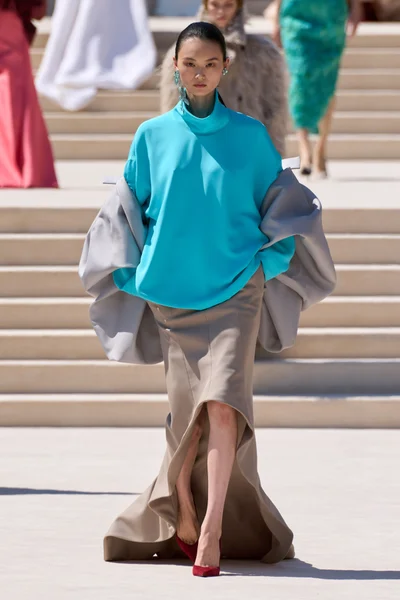 Look 13